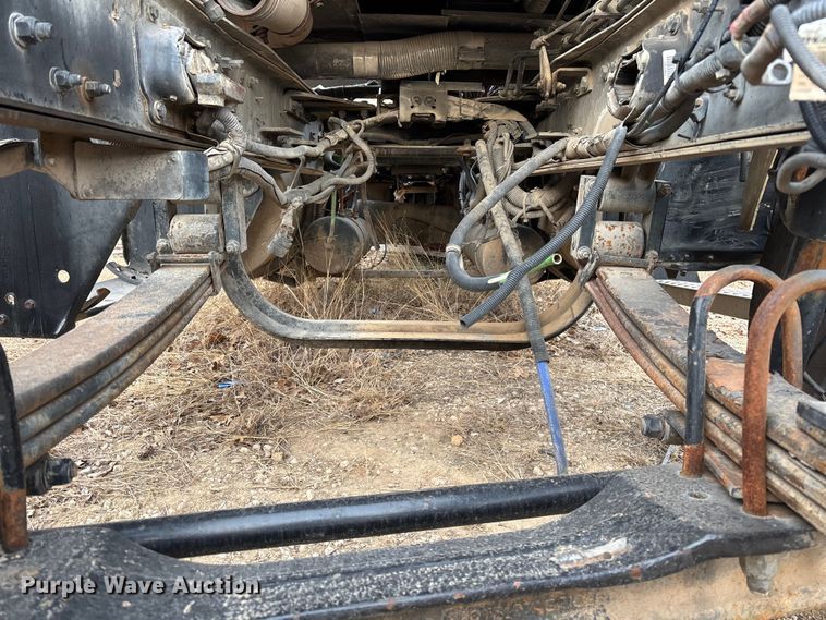 image for item EE1394 2014 Kenworth T800 semi truck