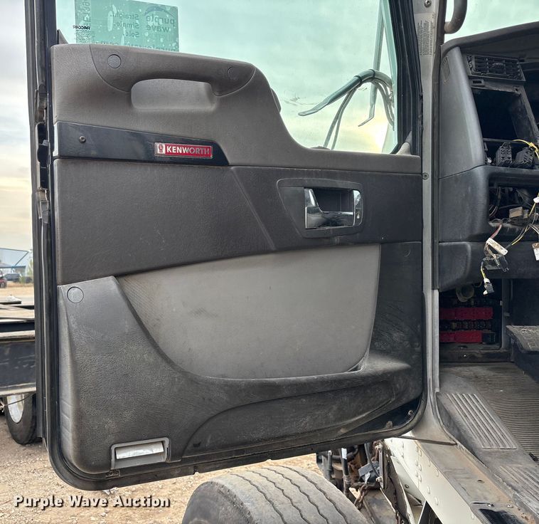 image for item EE1394 2014 Kenworth T800 semi truck