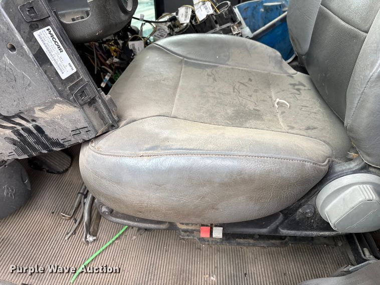 image for item EE1394 2014 Kenworth T800 semi truck