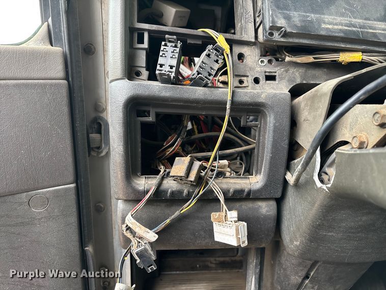 image for item EE1394 2014 Kenworth T800 semi truck