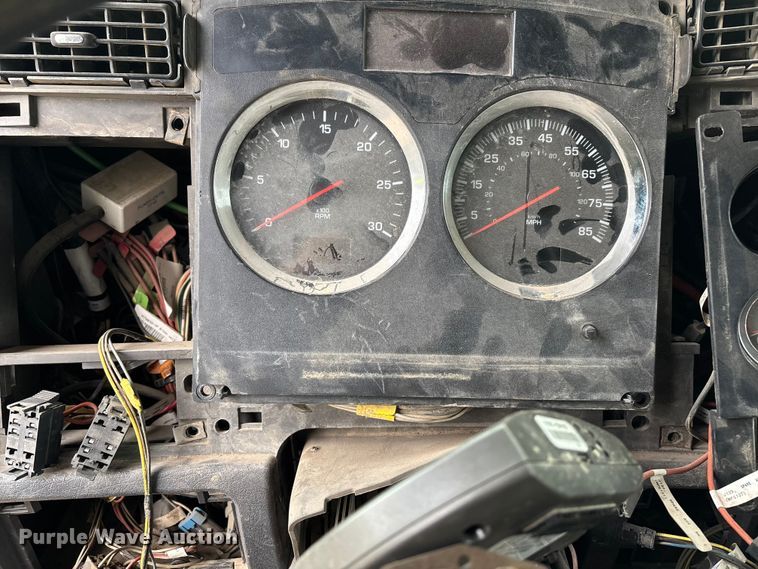 image for item EE1394 2014 Kenworth T800 semi truck