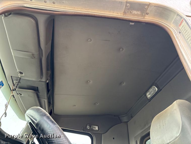 image for item EE1394 2014 Kenworth T800 semi truck