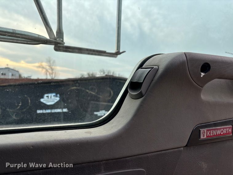 image for item EE1394 2014 Kenworth T800 semi truck