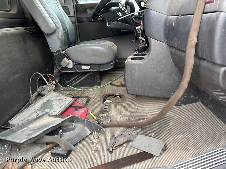 image for item EE1394 2014 Kenworth T800 semi truck