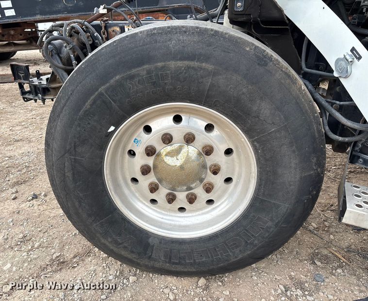 image for item EE1394 2014 Kenworth T800 semi truck