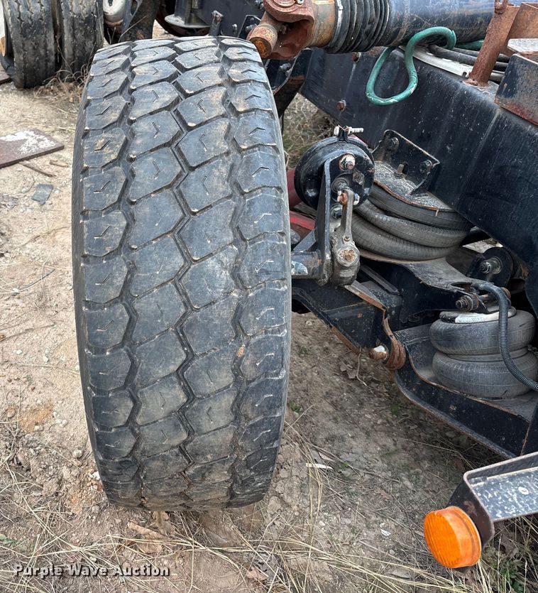 image for item EE1394 2014 Kenworth T800 semi truck