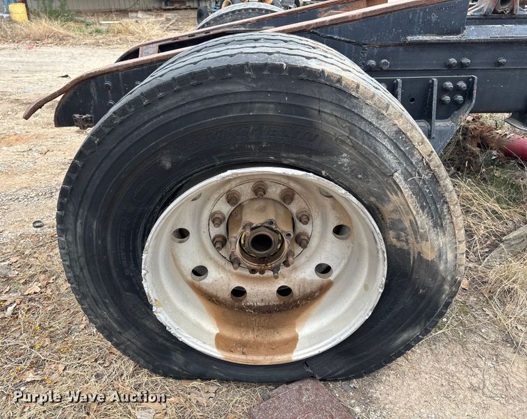 image for item EE1394 2014 Kenworth T800 semi truck