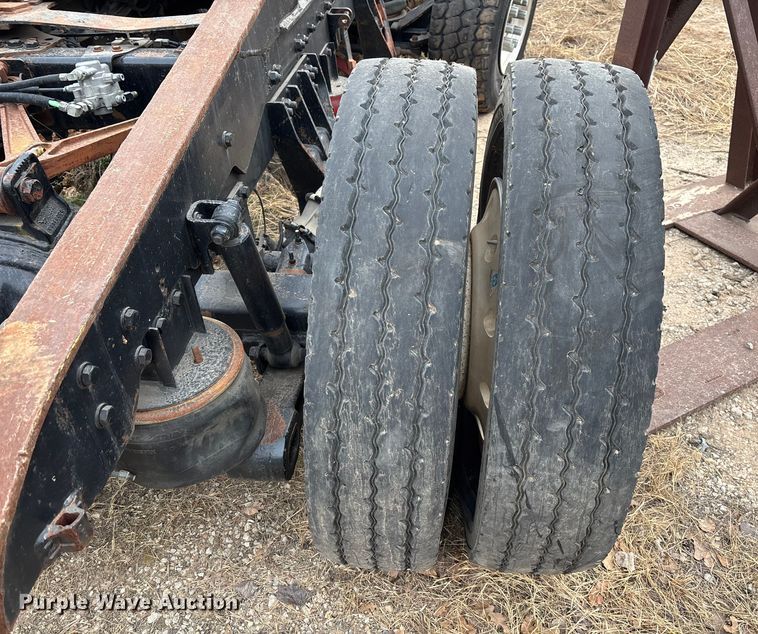 image for item EE1394 2014 Kenworth T800 semi truck