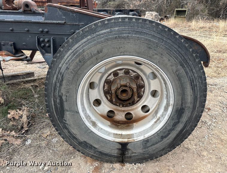 image for item EE1394 2014 Kenworth T800 semi truck