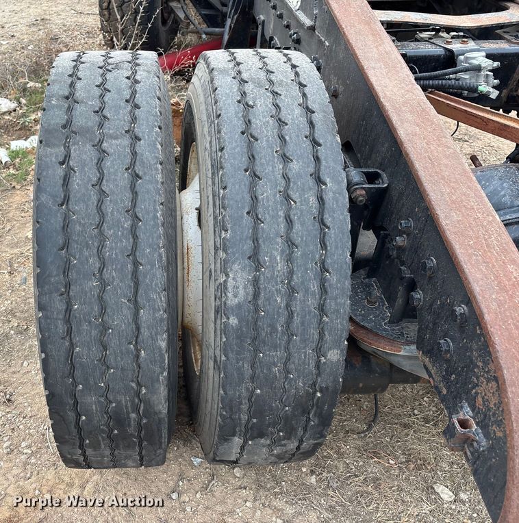 image for item EE1394 2014 Kenworth T800 semi truck