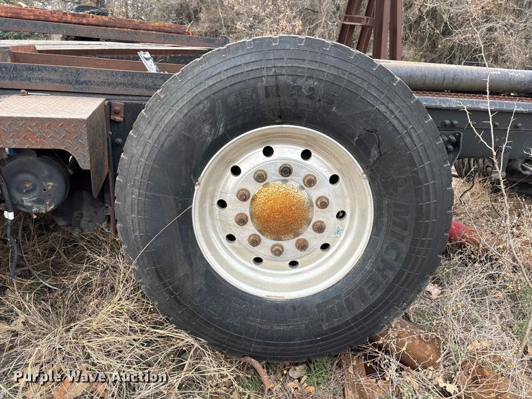 image for item EE1394 2014 Kenworth T800 semi truck