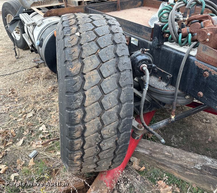 image for item EE1394 2014 Kenworth T800 semi truck