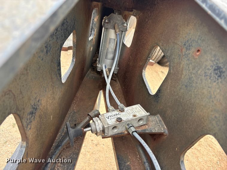 image for item EE1400 1983 Siebert low boy beam trailer