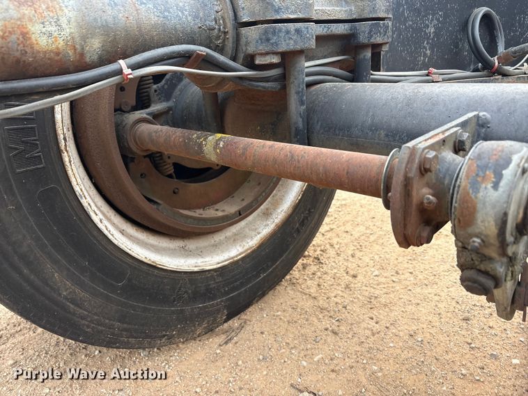 image for item EE1400 1983 Siebert low boy beam trailer