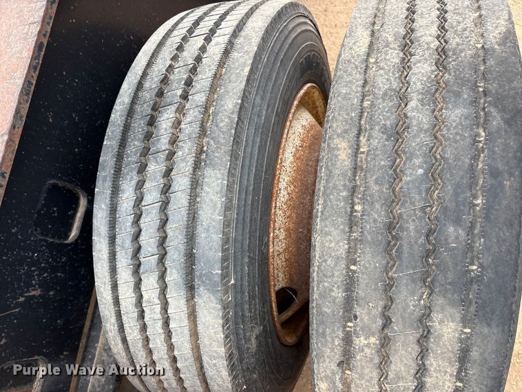 image for item EE1400 1983 Siebert low boy beam trailer