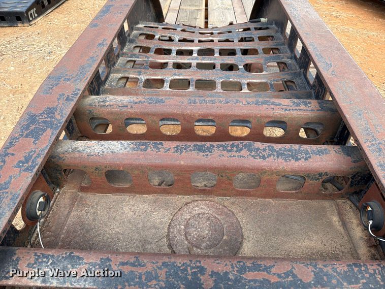 image for item EE1412 1985 Cozad lowboy equipment trailer