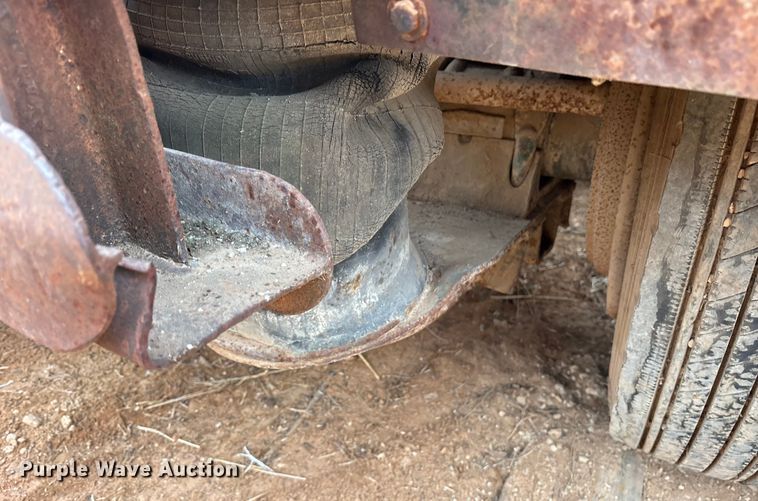 image for item EE1426 1976 Great Dane drop deck trailer