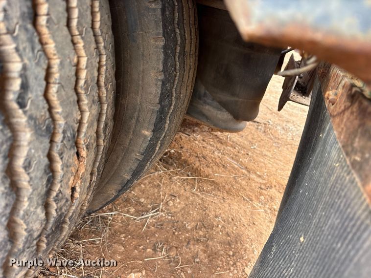 image for item EE1426 1976 Great Dane drop deck trailer