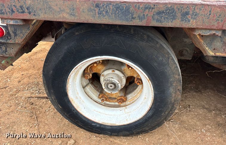 image for item EE1426 1976 Great Dane drop deck trailer