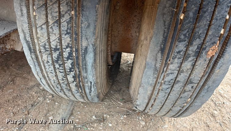 image for item EE1426 1976 Great Dane drop deck trailer