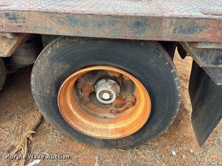 image for item EE1426 1976 Great Dane drop deck trailer