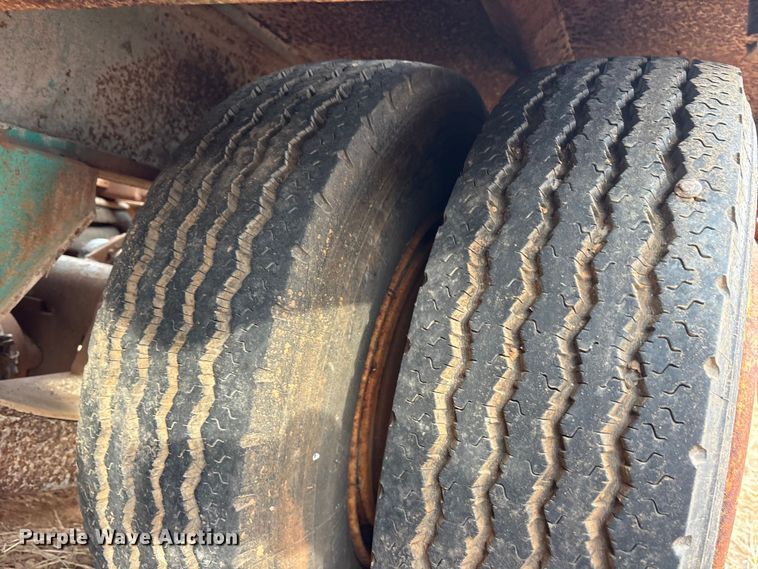 image for item EE1426 1976 Great Dane drop deck trailer