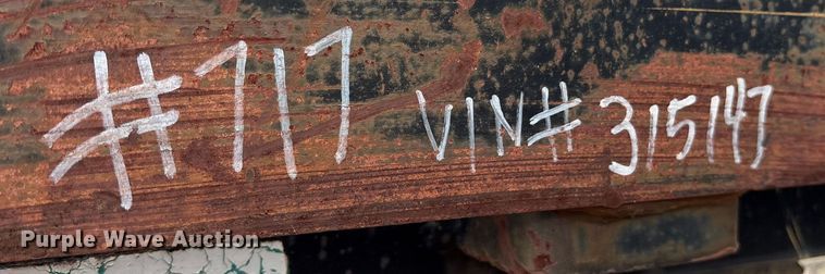 image for item EE1426 1976 Great Dane drop deck trailer