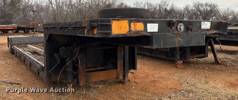 image for item EE1427 1981 Transcraft drop deck trailer