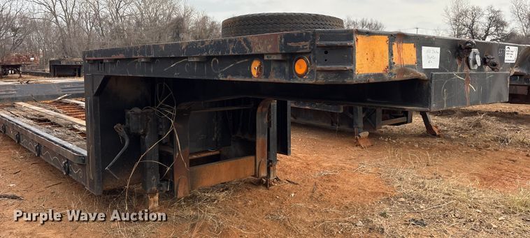 image for item EE1427 1981 Transcraft drop deck trailer