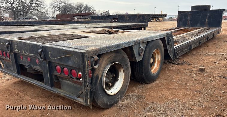 image for item EE1427 1981 Transcraft drop deck trailer