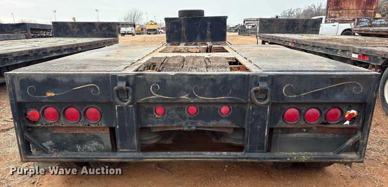 image for item EE1427 1981 Transcraft drop deck trailer