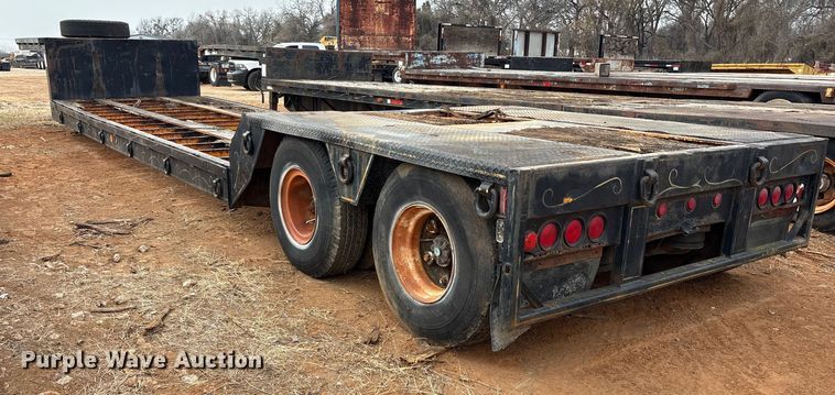 image for item EE1427 1981 Transcraft drop deck trailer