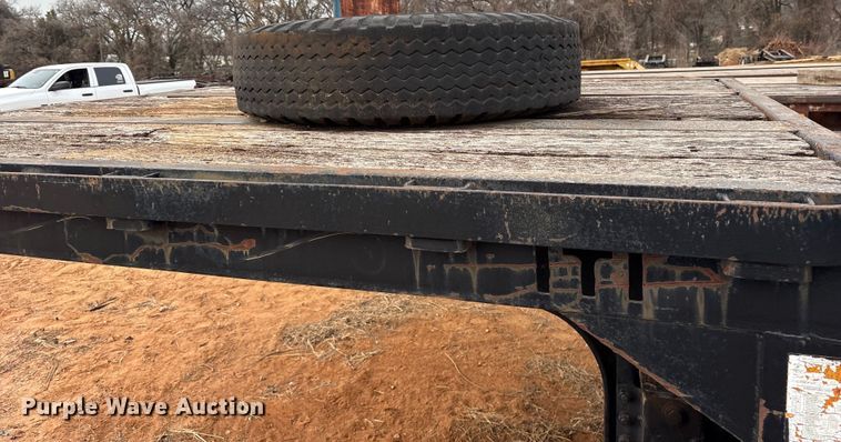 image for item EE1427 1981 Transcraft drop deck trailer