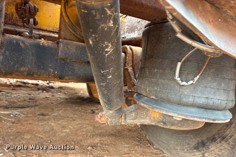 image for item EE1427 1981 Transcraft drop deck trailer