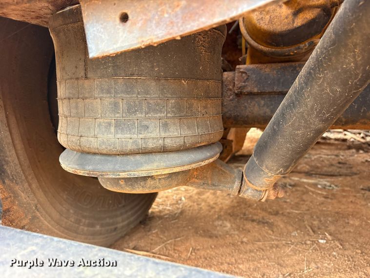 image for item EE1427 1981 Transcraft drop deck trailer