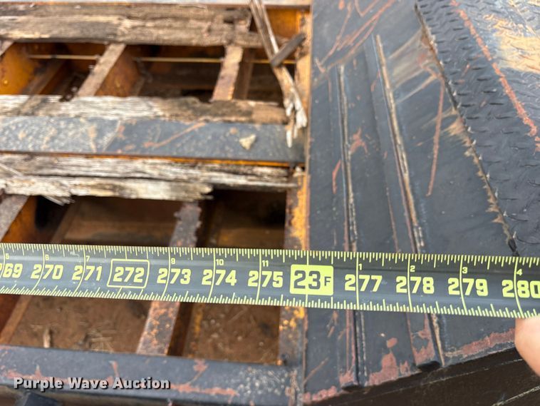 image for item EE1427 1981 Transcraft drop deck trailer