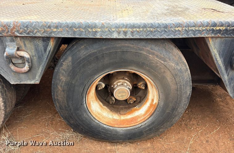 image for item EE1427 1981 Transcraft drop deck trailer