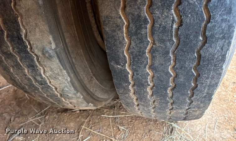 image for item EE1427 1981 Transcraft drop deck trailer