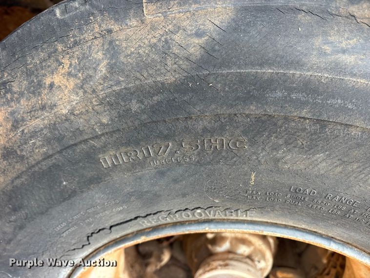 image for item EE1427 1981 Transcraft drop deck trailer