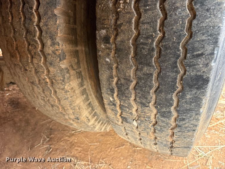 image for item EE1427 1981 Transcraft drop deck trailer