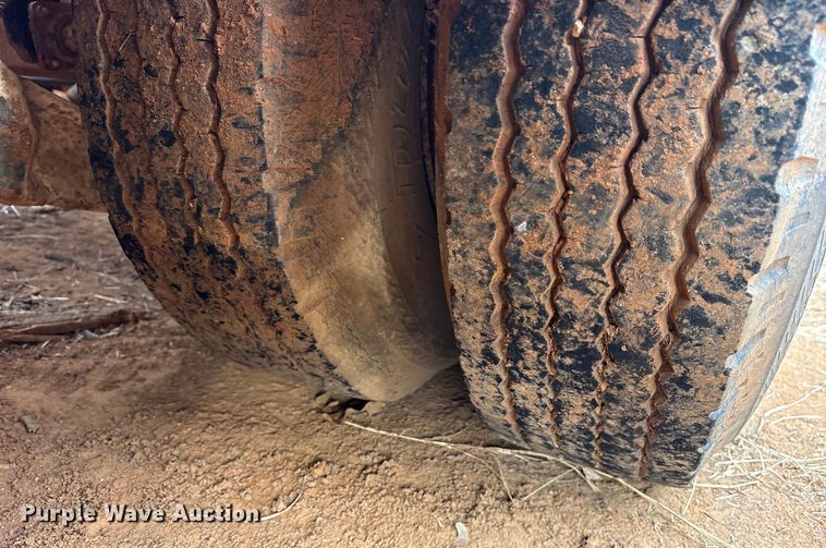 image for item EE1427 1981 Transcraft drop deck trailer