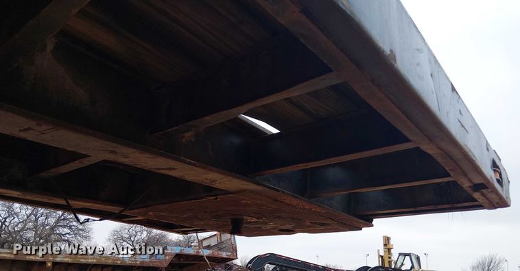 image for item EE1429 1976 Nabors drop deck trailer