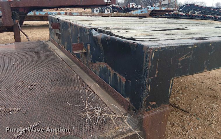 image for item EE1429 1976 Nabors drop deck trailer