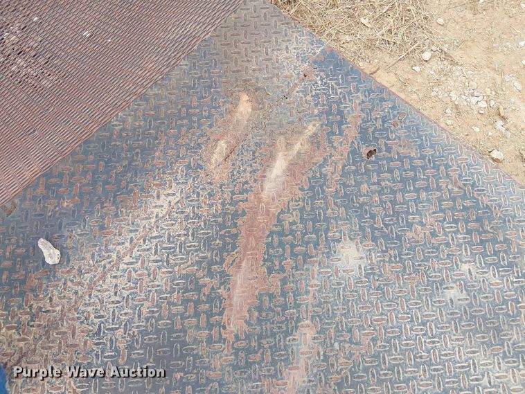 image for item EE1429 1976 Nabors drop deck trailer