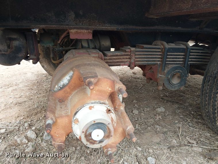 image for item EE1429 1976 Nabors drop deck trailer