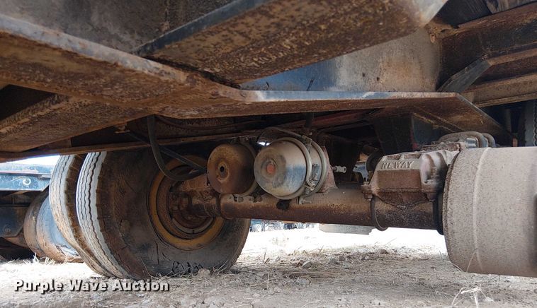 image for item EE1429 1976 Nabors drop deck trailer