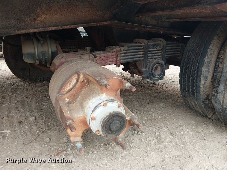 image for item EE1429 1976 Nabors drop deck trailer