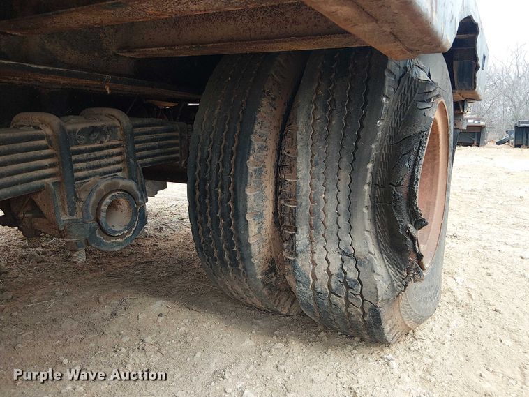 image for item EE1429 1976 Nabors drop deck trailer