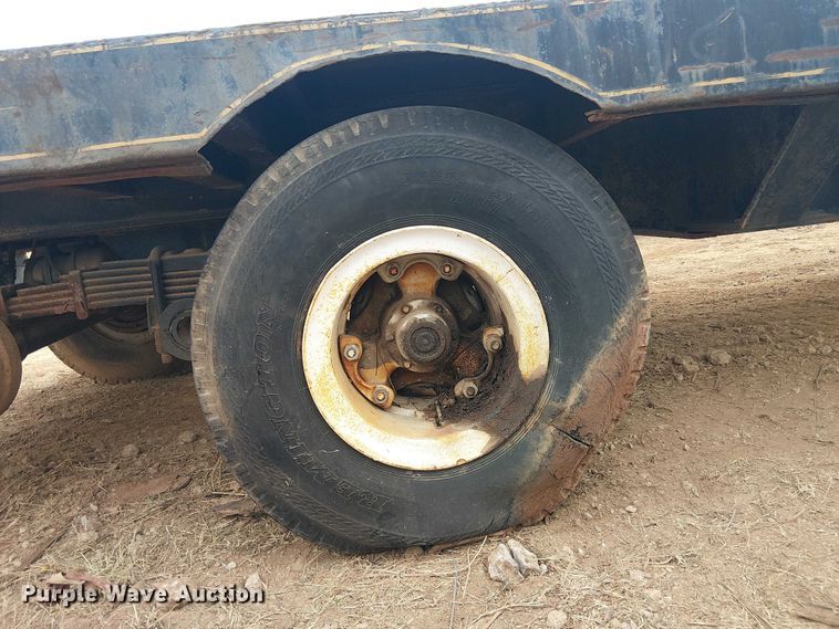 image for item EE1429 1976 Nabors drop deck trailer