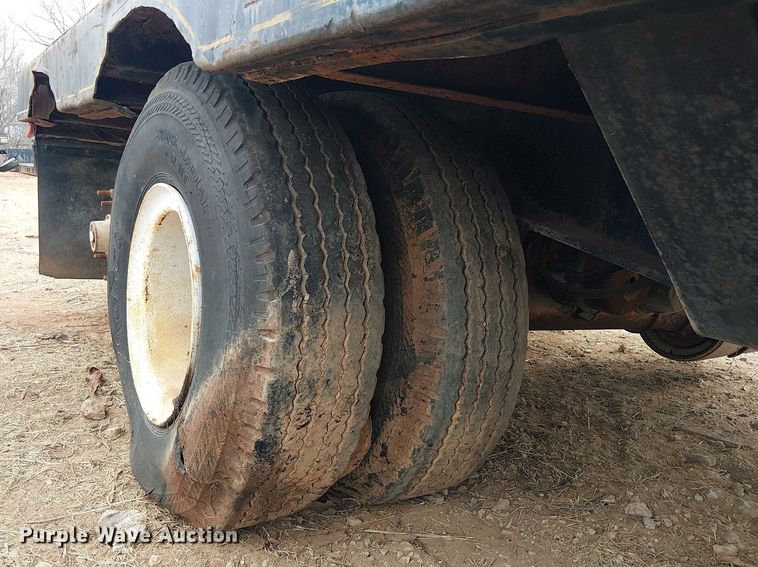 image for item EE1429 1976 Nabors drop deck trailer